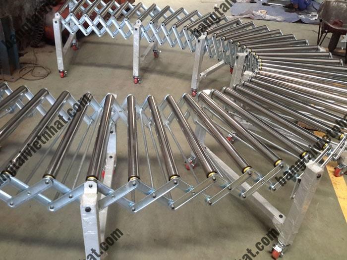 Băng tải con lăn xếp là gì và những ưu điểm nổi bật của nó