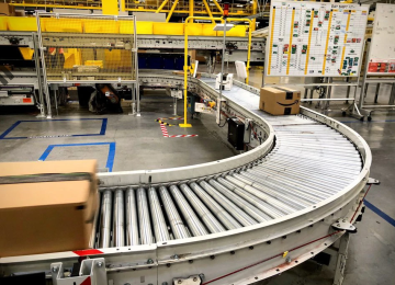 Hệ thống băng tải kho hàng là gì?